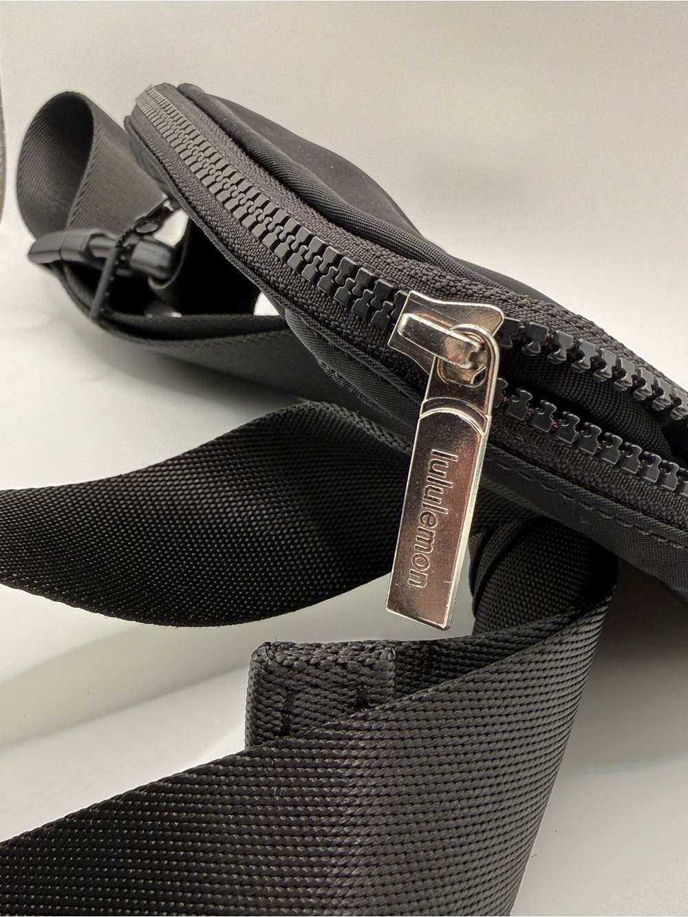 Lululemon Everywhere Belt Bag 1L Black Silver Hardware Extended Strap - Picture 6 of 6